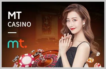 Bàn chơi Blackjack với các lá bài được chia